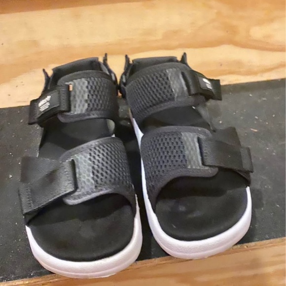 Adidas sandals - Picture 1 of 3